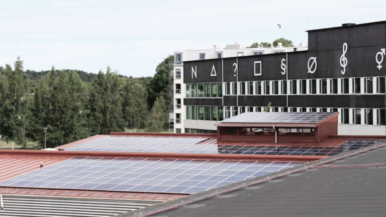 Solceller på Aranäsgymnasiets tak